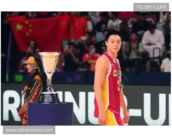 中国男篮奋力拼搏逆袭夺回亚洲杯冠军 重回巅峰展现团队实力 中国男篮奋力拼搏逆袭夺回亚洲杯冠军 重回巅峰展现团队实力