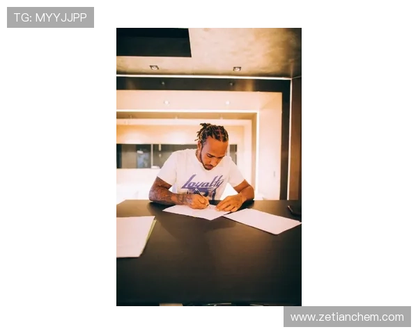 F1赛季最新动态：梅赛德斯车队与汉密尔顿续约，红牛加速技术革新