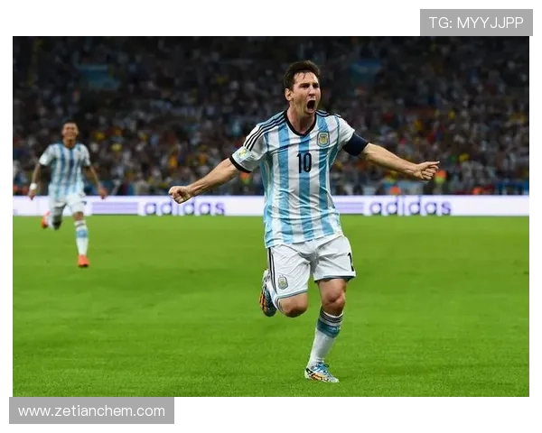 梅西以非凡天赋与坚韧意志书写足坛传奇再创辉煌篇章